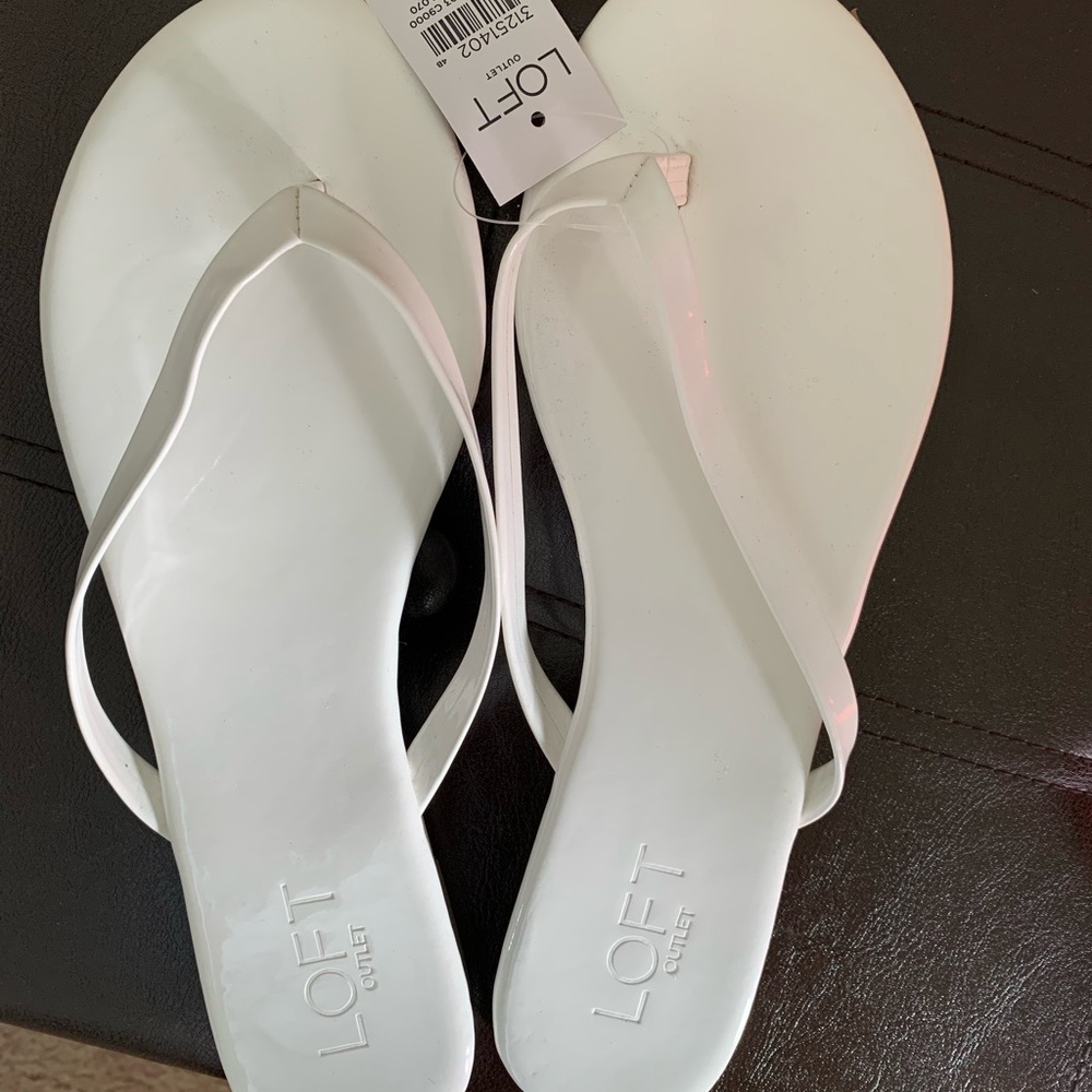 Beautiful Loft white flip flops!